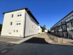Gepflegte 4-Zimmer-Neubauwohnung im Herzen von Nauen zu vermieten - Zugang und Innenhof