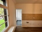Erstbezug nach Renovierung! Helle 2,5-Zimmer-Wohnung im schönen Luisenhof von Essen-Frohnhausen zu vermieten - Küche mit Zugang zur Loggia