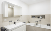 ERSTBEZUG! Exklusive Neubauwohnung in einem historischen Denkmalobjekt mit viel Platz in Meißen bei Dresden zu vermieten - Bad Visualisierung