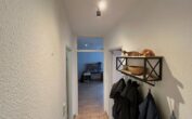 Gepflegte 2-Zimmer-Wohnung mit Balkon und Stellplatz in Leipzig zu vermieten - Flur