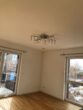 Gepflegte 2-Zimmer-Neubau-Wohnung mit Balkon zu vermieten - Wohnzimmer Zugang zum Balkon
